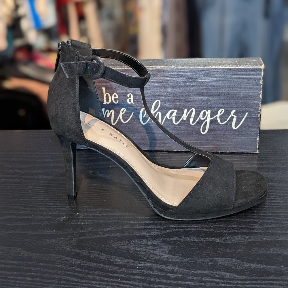 Kelly & Katie T-strap Sandal Heel sz.9.5